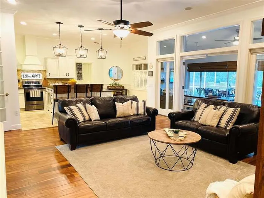 Professional interior painting services for homes and businesses in Lakeland FL